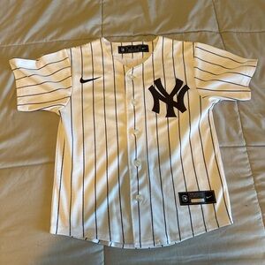 Nike Kids White Pinstripe New York Yankees Baseball Jersey
